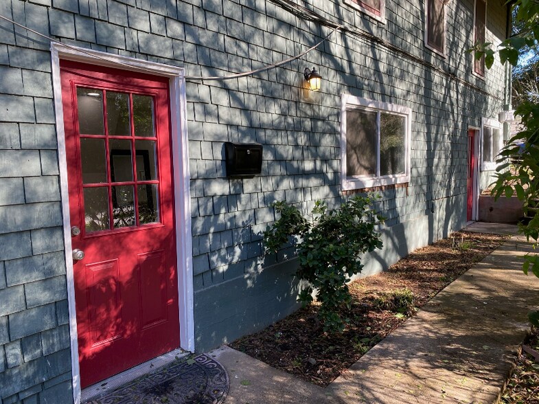 Building Photo - 4059 Ridge St