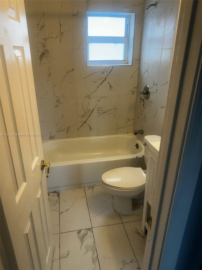 Building Photo - 2864 NW 6th Ct