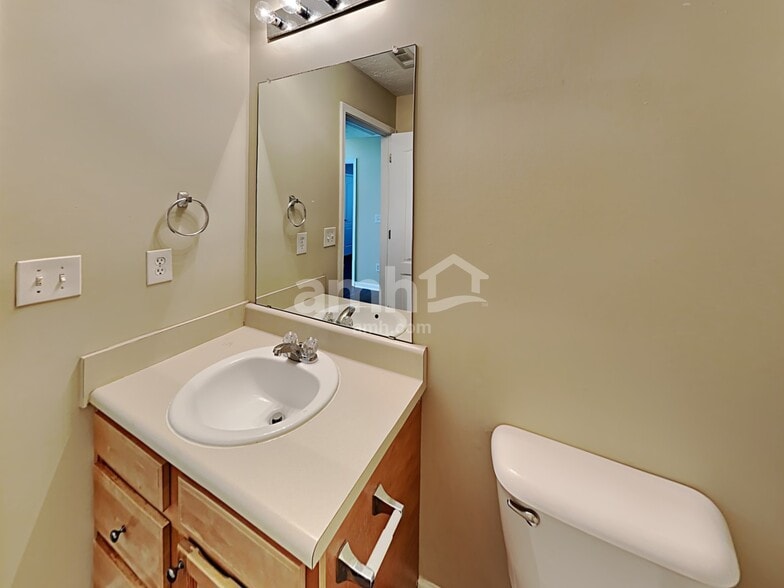 Building Photo - 2385 Braelin Loop