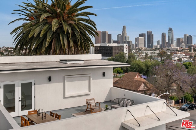 Building Photo - 1247 1/2 W Bellevue Ave