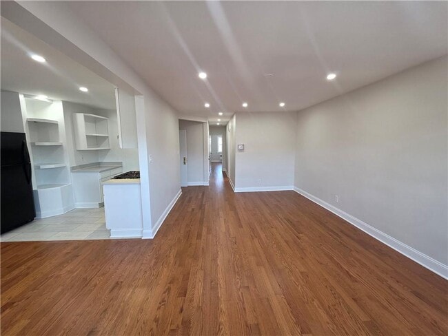 Building Photo - 1443 E 89th St