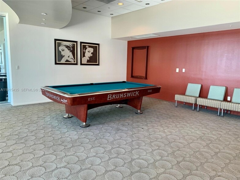 Building Photo - 300 S Biscayne Blvd