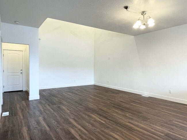 Building Photo - Beautiful Poolside Townhome at The Exchange!