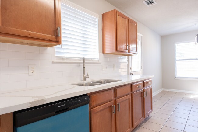 Building Photo - 2706 Star Peak Dr