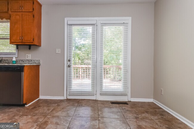 Building Photo - 208 Wildwood Dr