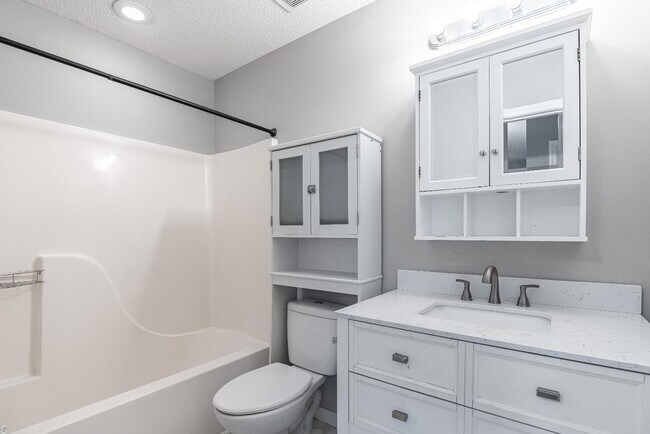 Building Photo - 509 Holly Ridge Ln