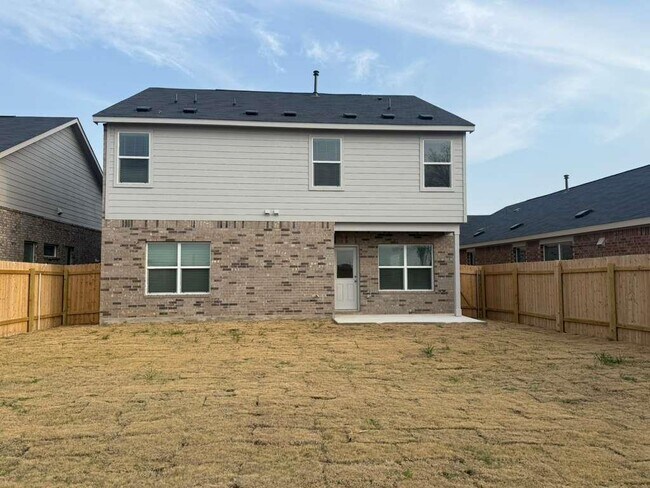 Building Photo - 561 Sormonne Lp