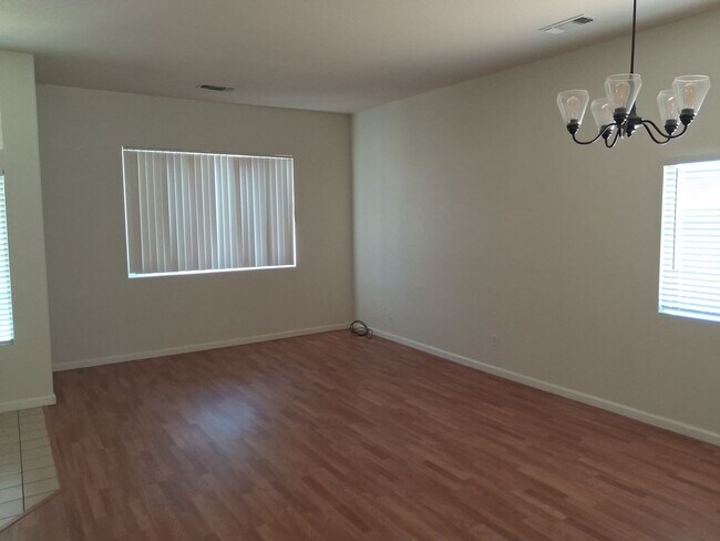 Building Photo - 3 Bedroom 2 Bath in a Gated Community - Available now