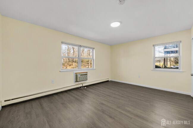 Building Photo - 400 Cranbury Rd