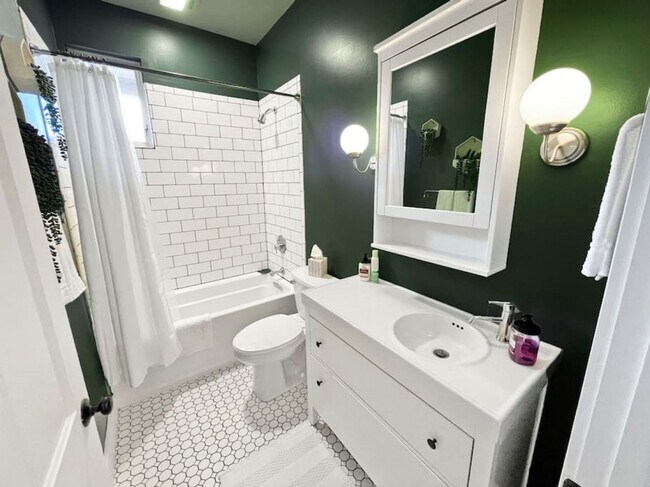 Building Photo - 1806 Republic St