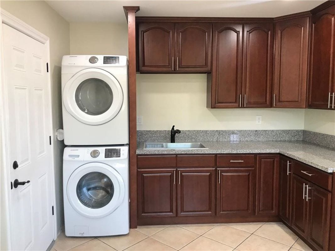 Gas Washer & Dryer in Kitchen - 3411 1/2 Chadwick Dr