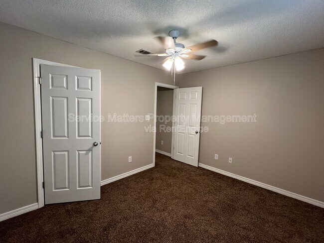 Building Photo - 10440 Millbrook Dr