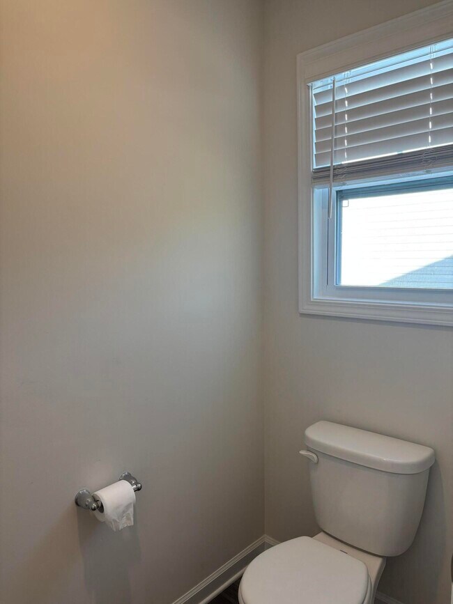 Building Photo - 335 Niblick Dr