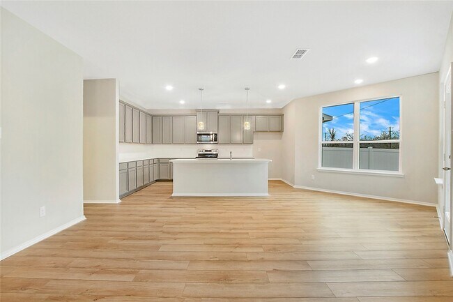 Building Photo - 1605 Katharina Ave