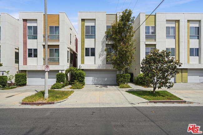Building Photo - 5911 Saturn St