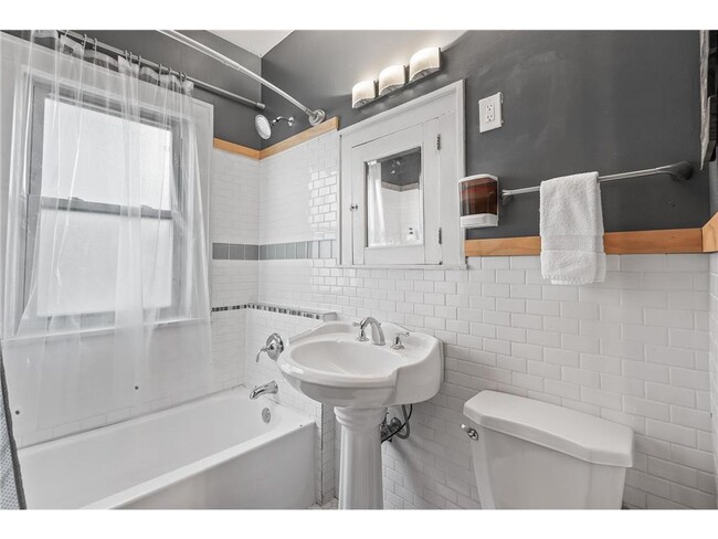 Building Photo - 3620 Lyndale Ave S