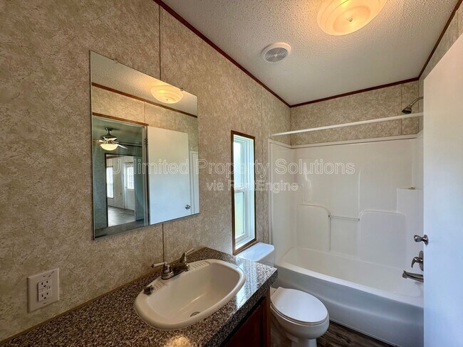 Building Photo - 9465 Sarah Ln NE