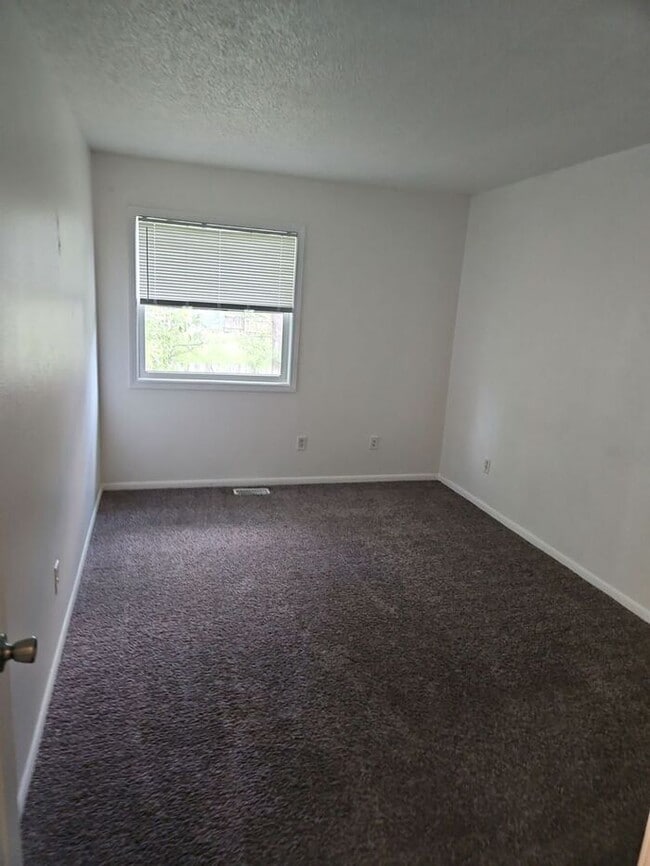 Building Photo - **Charming 3-Bedroom Duplex with Modern To...