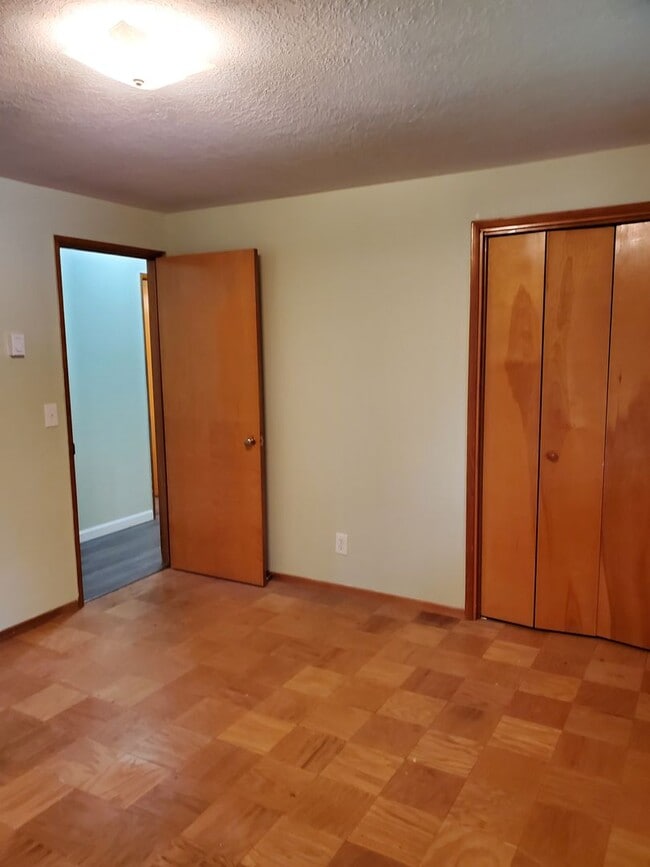 Building Photo - 3bd/1.5ba Completely Remodeled House with ...