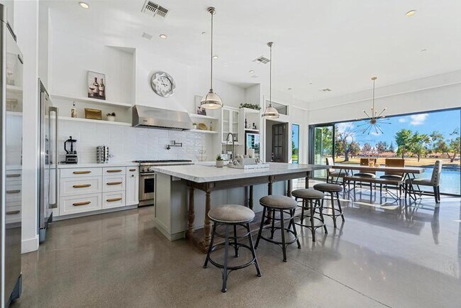 Building Photo - 7861 E Vía Marina