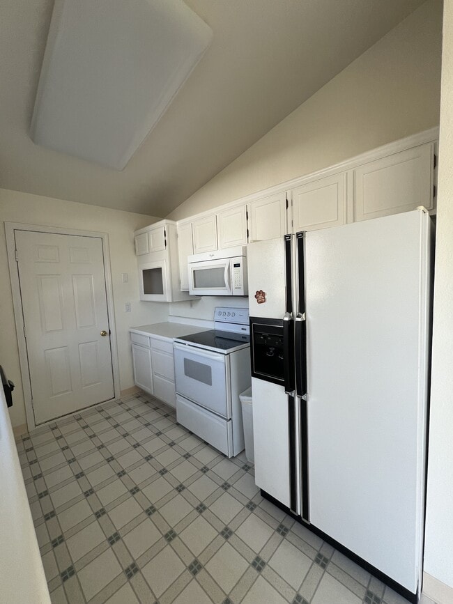 Building Photo - 454 Paxon St