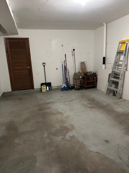 Garage 1 - 19 Doane St
