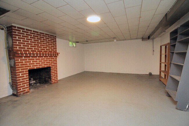 Building Photo - 11thLLC01