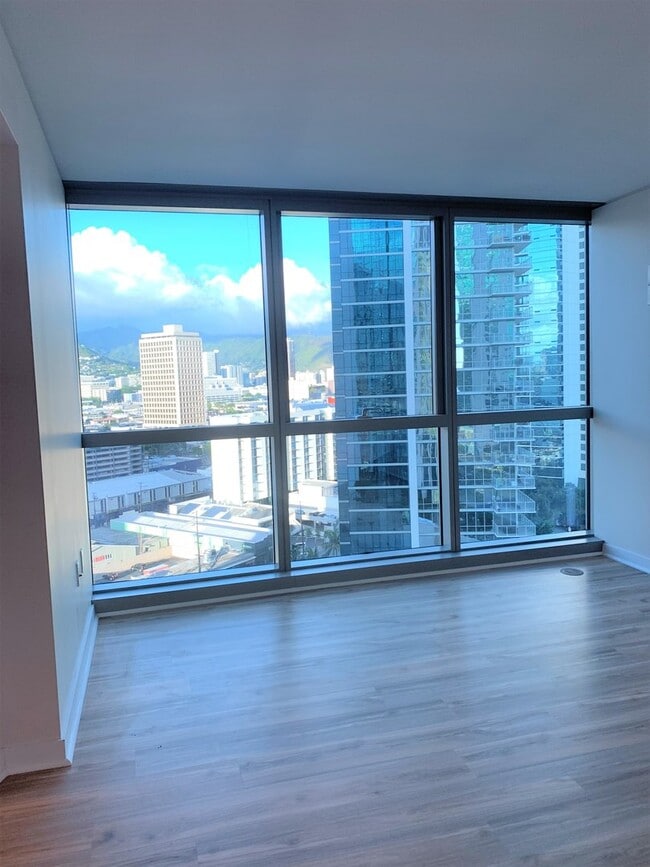 Building Photo - 3 Bedroom 2 Bath 2 Parking in Beautiful Koolani in Ward Village / Ala Moana Area