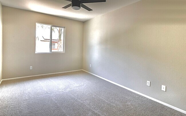 Building Photo - Beautiful 3 Bedroom Mapleton Home on a Res...