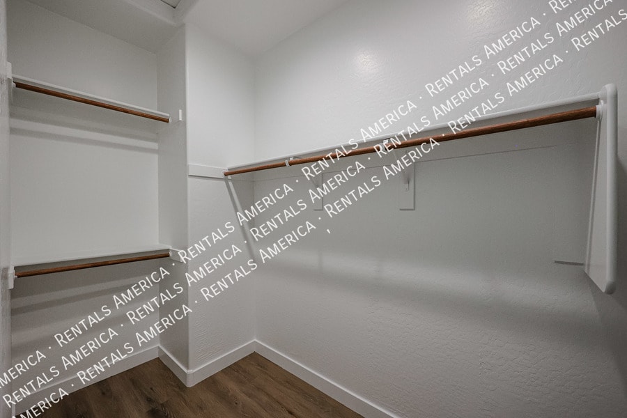 Building Photo - 9718 E Tahoe Ave