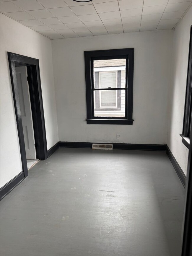 Building Photo - 3079 N 21 St