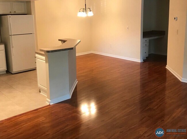 Building Photo - Top-Floor 2BR Condo with Pool Access – Available Now!