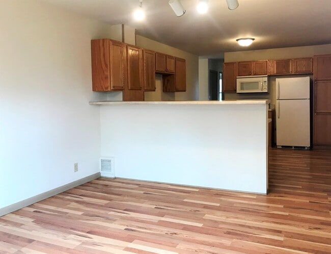 Building Photo - 1305 Temkin Ave