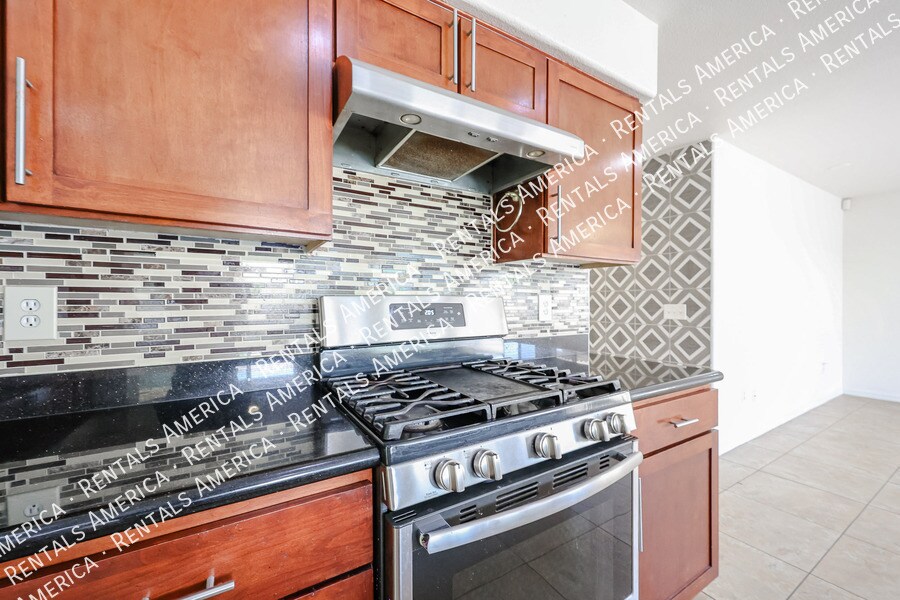 Building Photo - 820 N Granada Dr