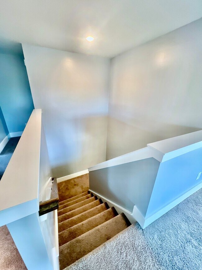 Building Photo - Prestigious 4 Bedroom Home on the Crystal ...