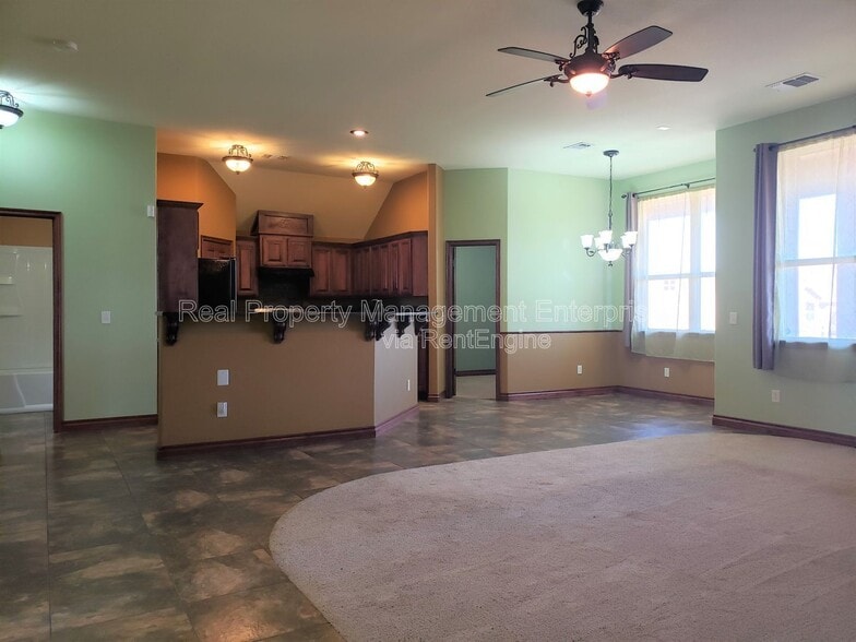 Building Photo - 329 Madison Pl Dr