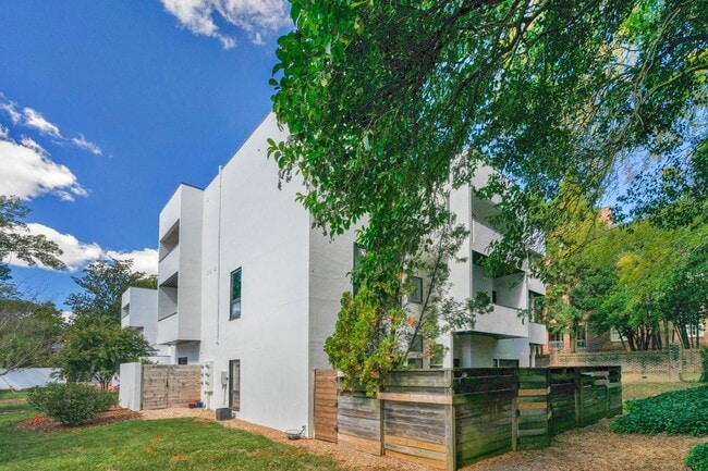 Building Photo - 501 Fenton Pl