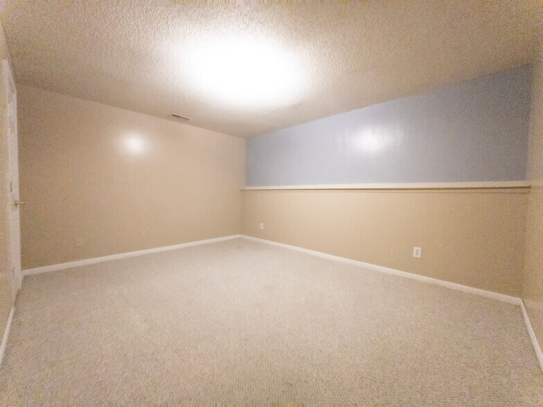 Basement Bedroom 5 with Walk-in Closet - 5421 NW Walden Dr