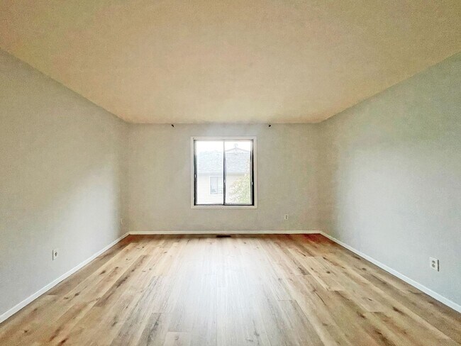 Building Photo - Spacious End-Unit Townhome with Fireplace, Family Room, 2-car Garage, Community Pool & Playground...