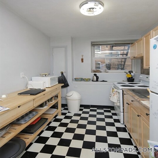 Building Photo - 10 Armington St