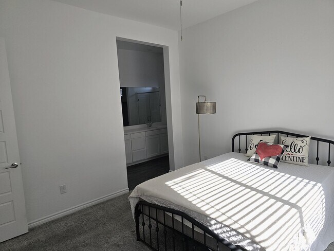 Building Photo - Summerlin West Community!!