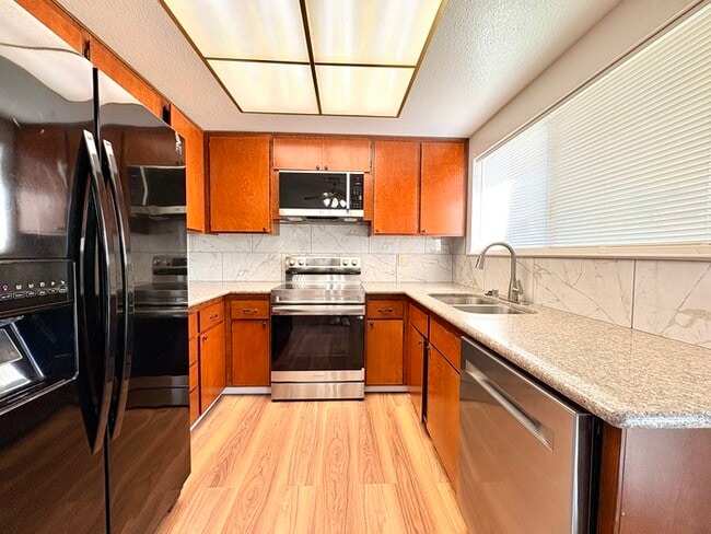 Building Photo - Beautiful 3 Bedroom, 2 full bathroom single story with HUGE backyard! For rent in Sacramento