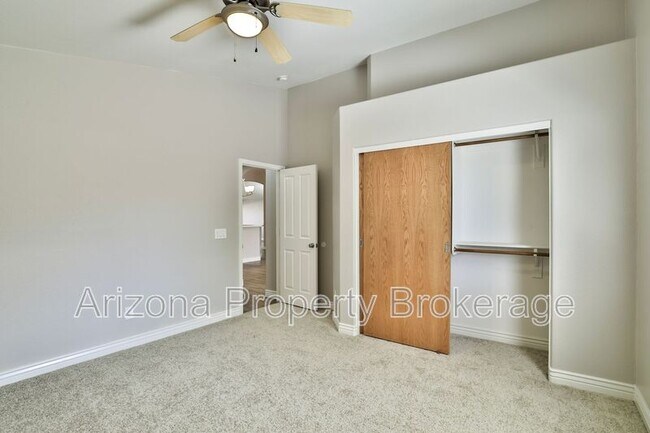 Building Photo - 451 E Appaloosa Rd