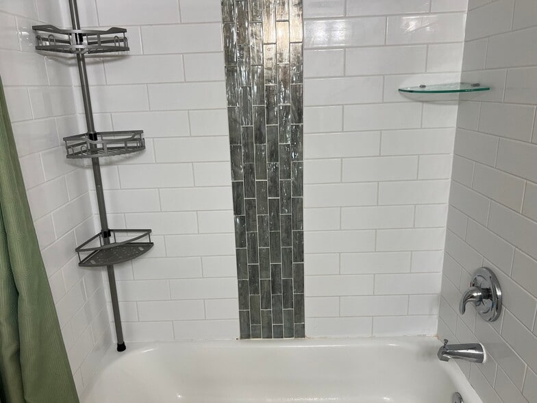 Building Photo - 2587 Cyprus Dr