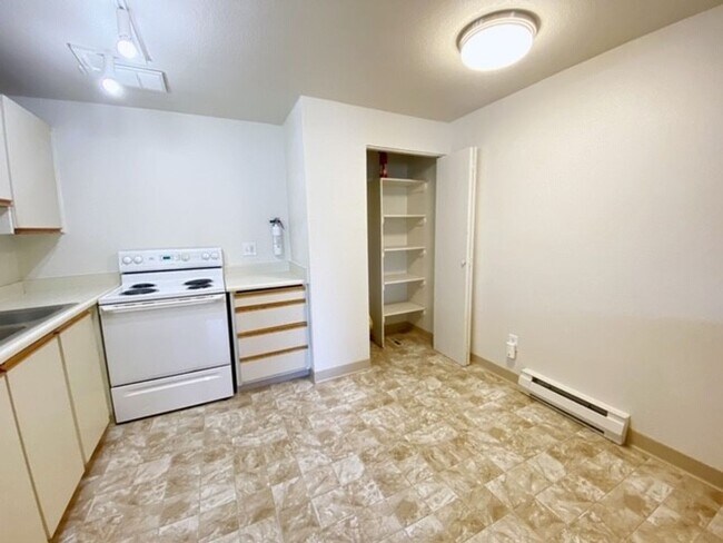 Building Photo - 4446 Reka Dr