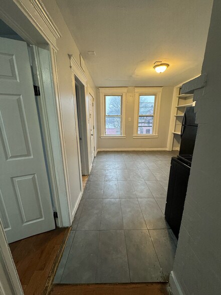 Building Photo - 827 S 14th St