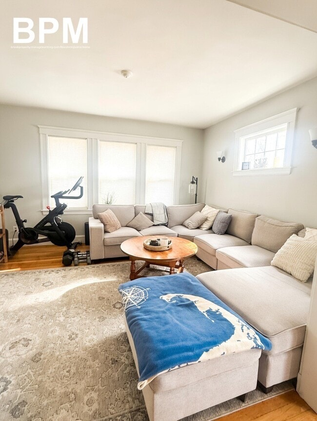 Building Photo - 949 Adams St