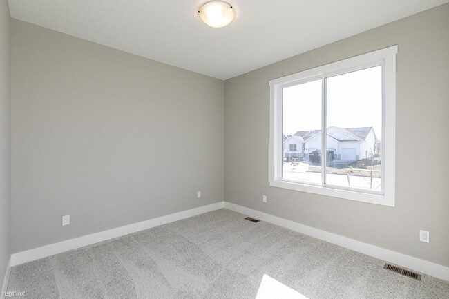 Building Photo - 3 br, 2.5 bath House - 529 Meadows Ct