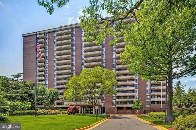 Building Photo - 1800 Old Meadow Rd