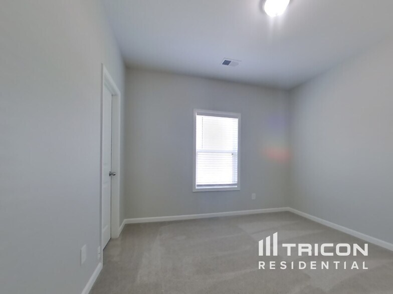 Building Photo - 56 Chimney Springs Dr SW